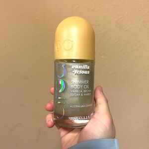 CIROA vanilla -icious shimmer body oil 3.3 floz / 100 ml
